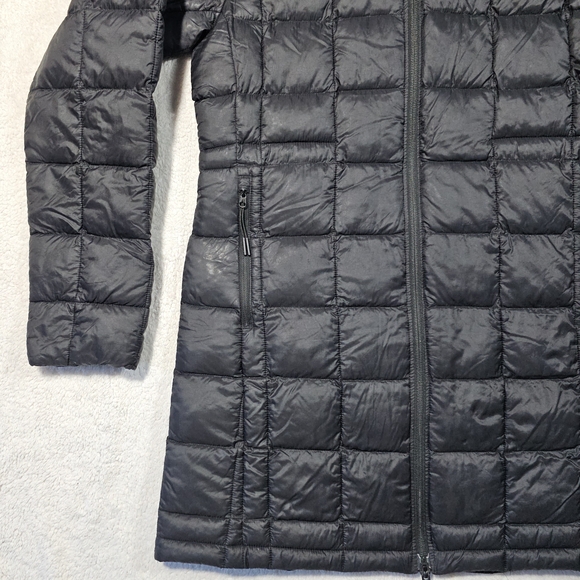 The North Face Women's Black Puffer Coat - Picture 6 of 16